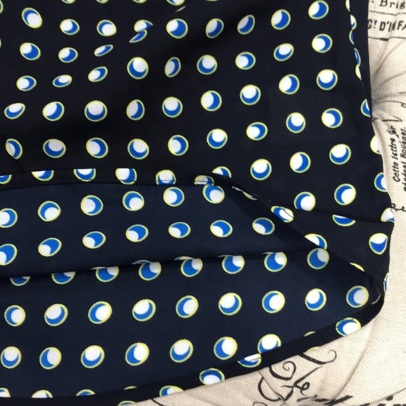 Pleione Sleeveless Blouse - Picture 6 of 6